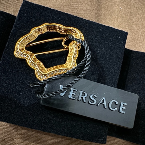 Versace Gold Tone Medusa Hair Clip NWT - Picture 3 of 5